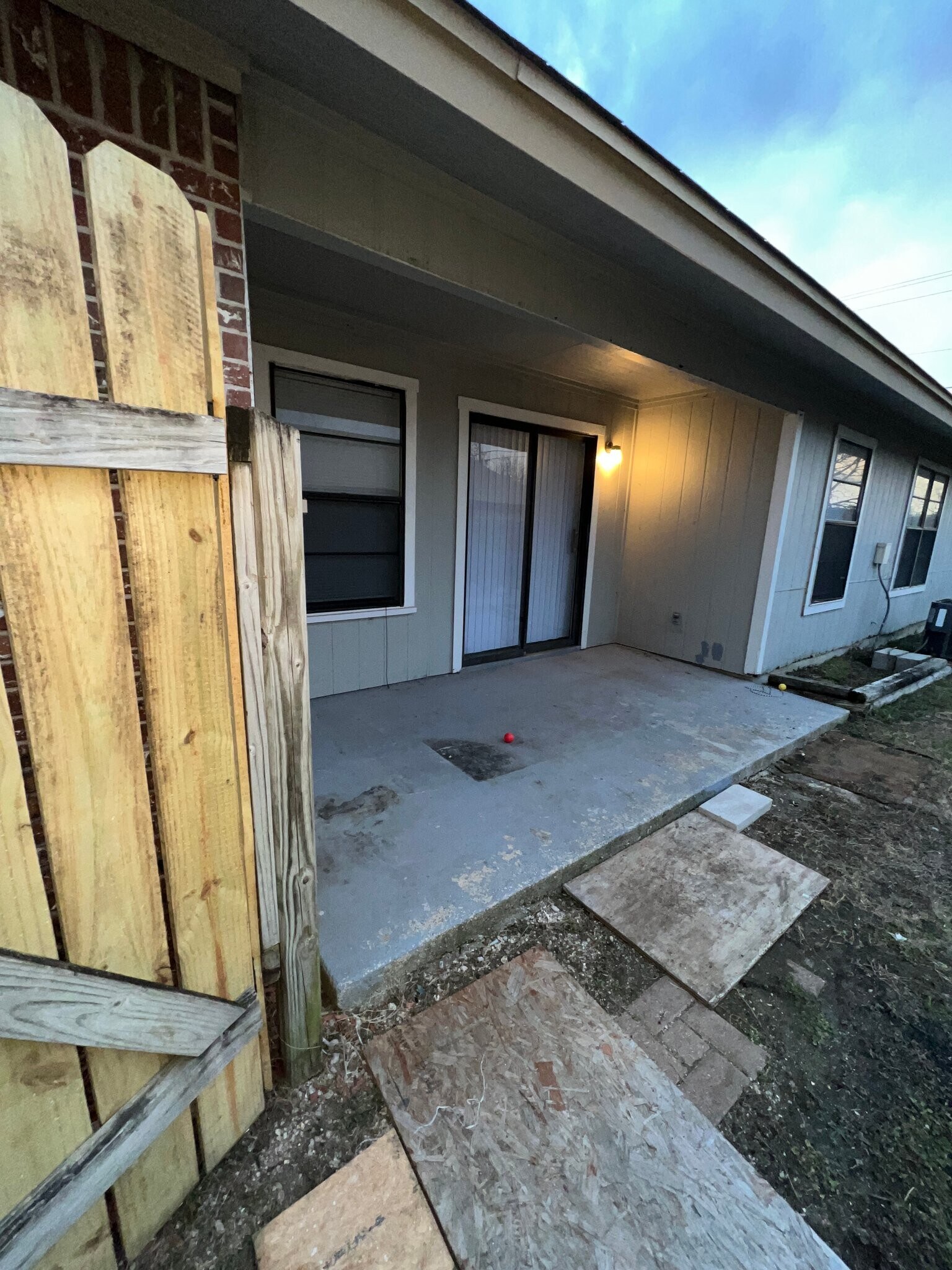 Building Photo - 2507 Bermuda Dr