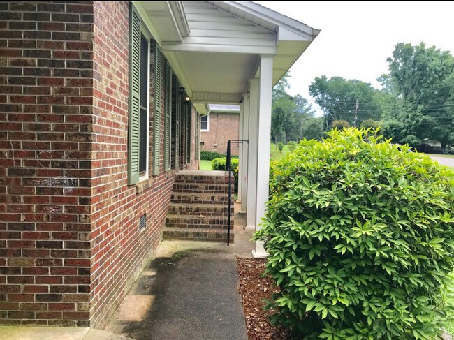 Building Photo - 104 Morningside Dr