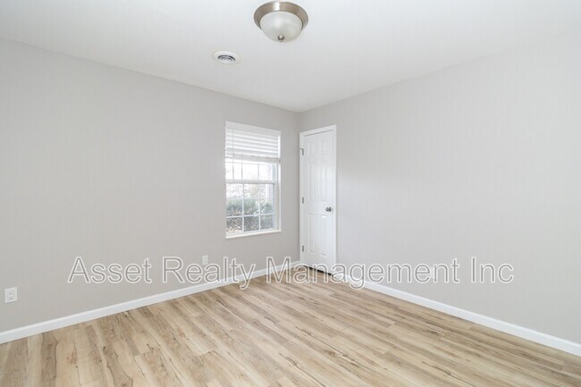 Building Photo - 10432 Fantasy Way