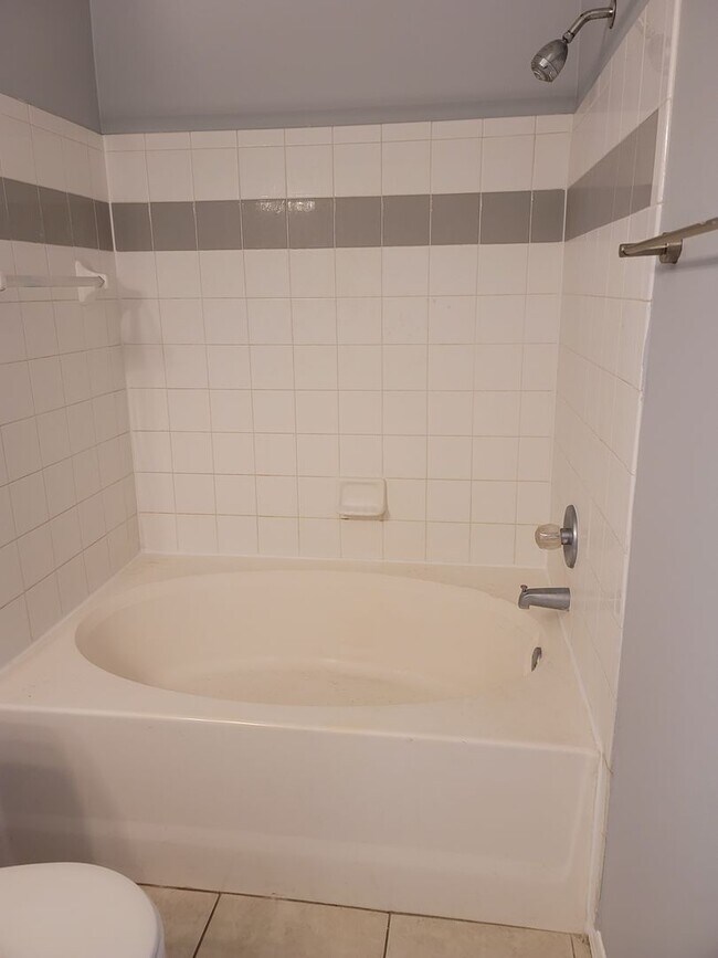 Building Photo - Nice Condo at The Pinnacle in Carrollwood!...