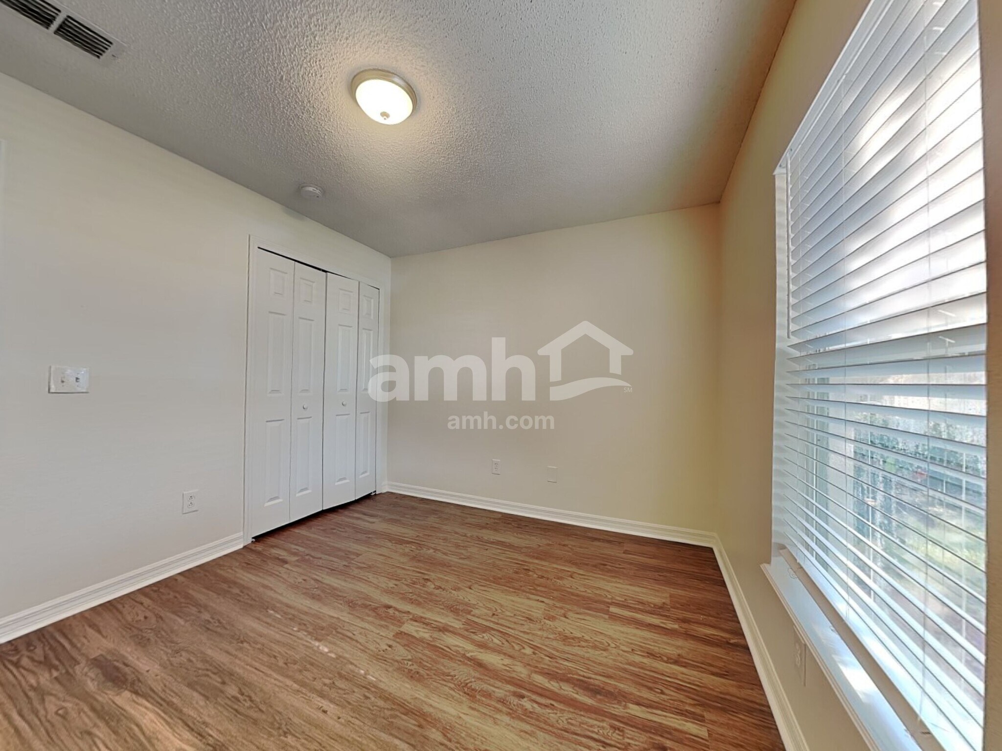 Building Photo - 914 Stallion Way