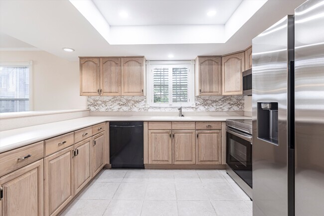 Building Photo - 6750 Lone Oak Blvd