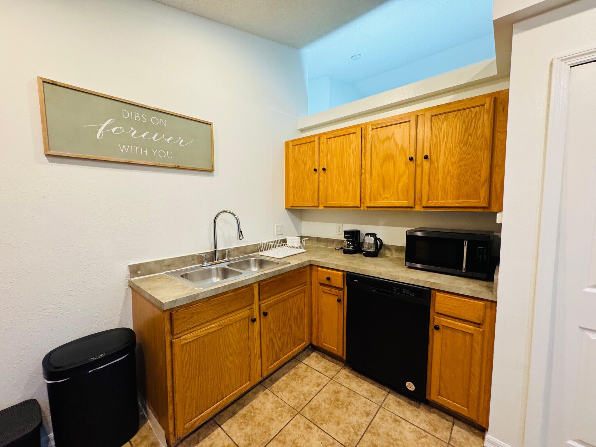 Shared Kitchen - 536 Cheshire Way