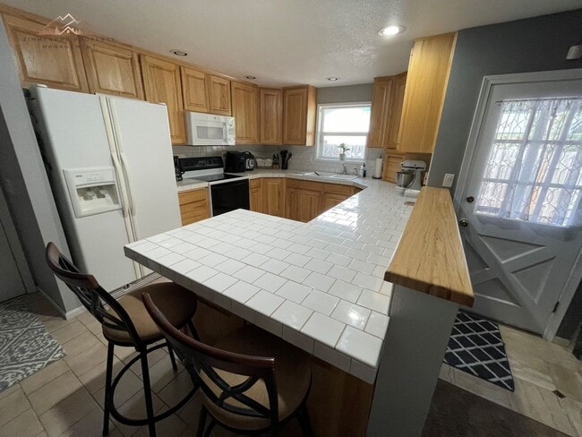 Building Photo - Beautiful Thurston 3 bedroom 2 bathroom HO...