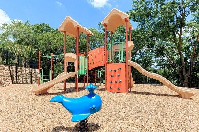 Primary Photo - 4100 N Parkdale Ln