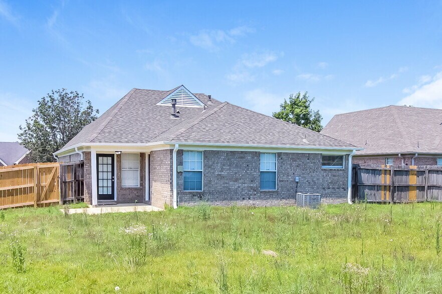 Building Photo - 5842 Carrel Cove