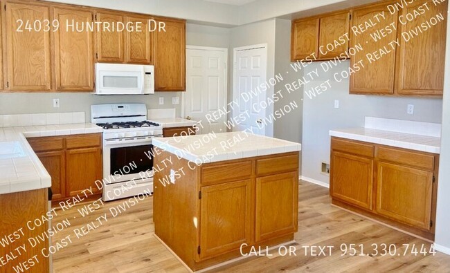 Building Photo - 4 bed 3 bath 2,447sqft