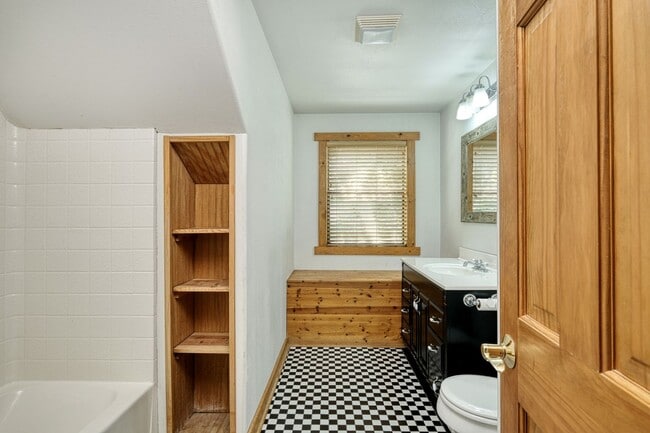 Building Photo - Custom Home with Separate Apartment