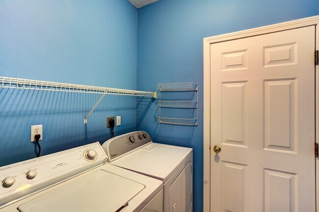 Building Photo - 28 Ptarmigan Dr
