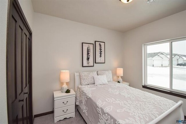 Building Photo - Bright & Spacious Ranch-Style Living – All...