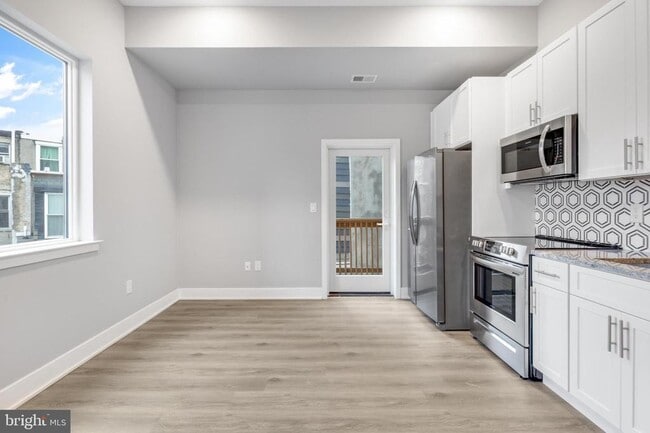 Building Photo - 2119 N Front St