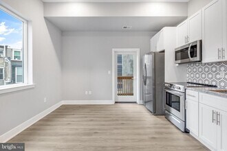 Building Photo - 2119 N Front St