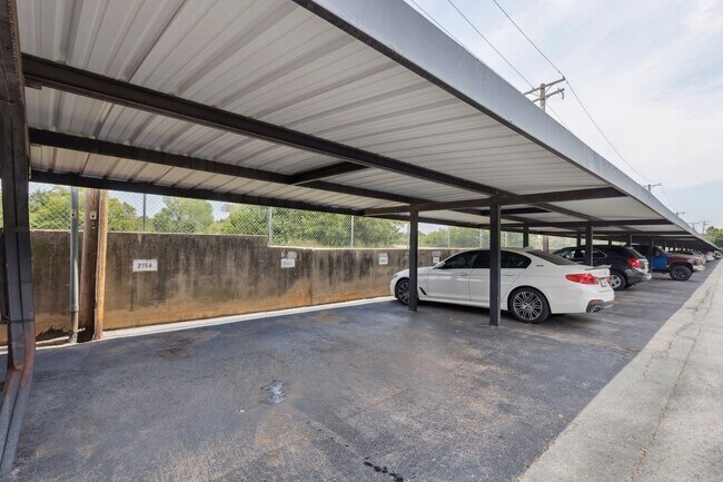 Building Photo - 2400 Sq Ft Condo for Rent Near Shopping