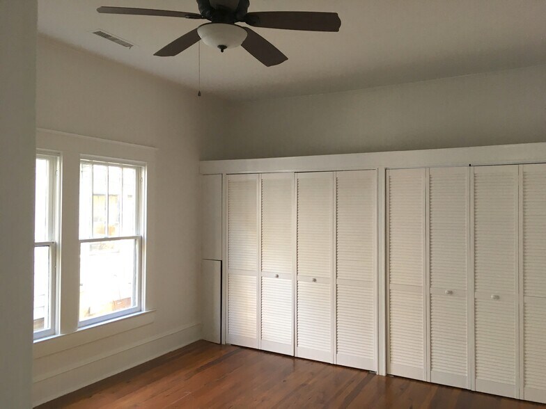 Building Photo - 2331 Englewood Ave