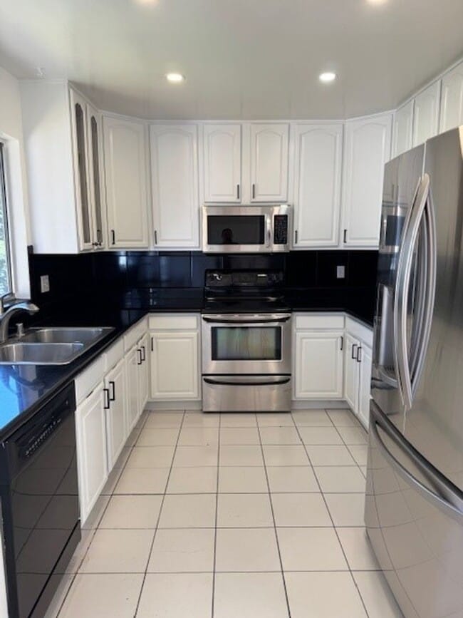 Building Photo - Beautiful home in Laurel Wood