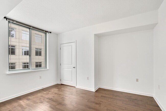 Building Photo - 851 N Glebe Rd