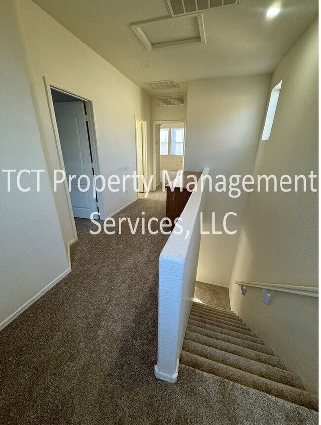 Building Photo - Cozy Three Bedroom House in Gated Mesa Community