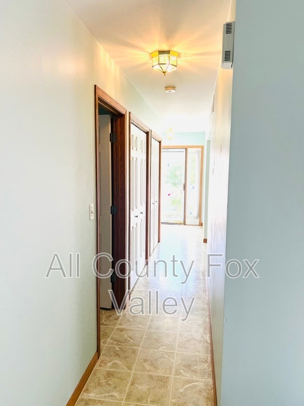 Building Photo - 16018 Fairfield Dr