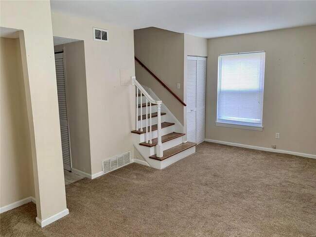 Building Photo - 1011 Pine St