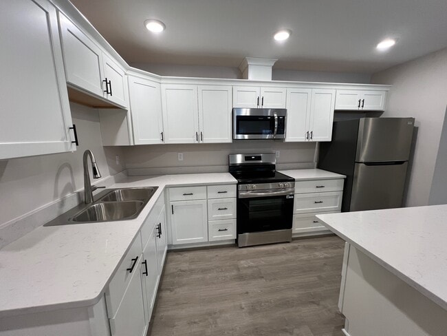 Building Photo - 1003 Two Rivers St