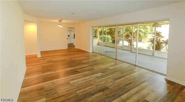 Building Photo - 5654 Eichen Cir