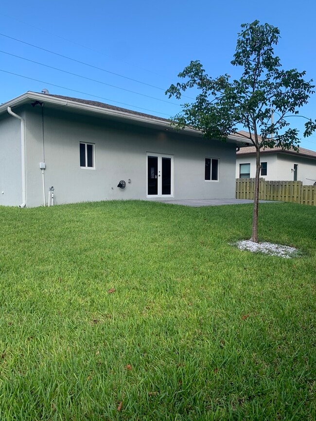Building Photo - NEWER CONSTRUCTION MODERN HOME
