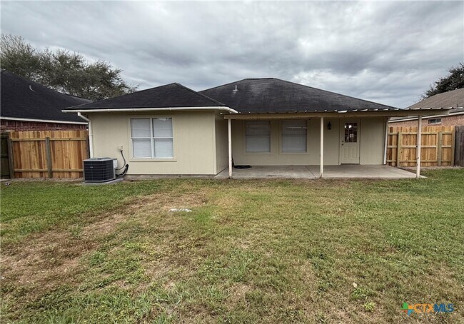 Building Photo - 501 Appaloosa Dr