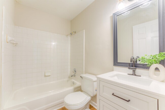 Building Photo - 548 N 6th St