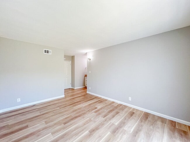 Building Photo - Santa Ana - Gorgeous Interior Remodel 4 be...