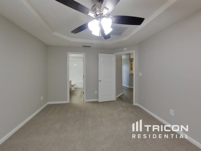 Building Photo - 1127 Summer Springs Drive