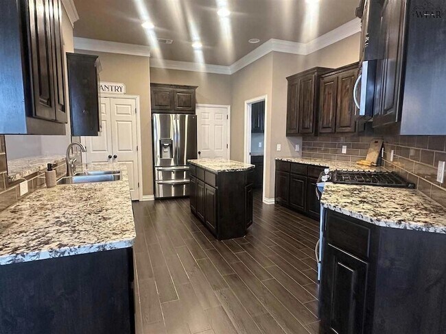 Building Photo - 5016 Southfork Dr