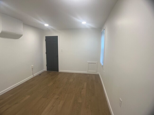 Building Photo - 2239 W Oxford St