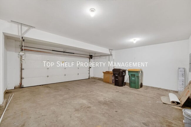 Building Photo - 9125 Greenspire Dr