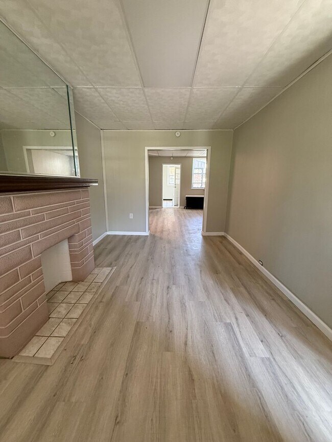 Building Photo - Charming 2-Bedroom, 1-Bath Home