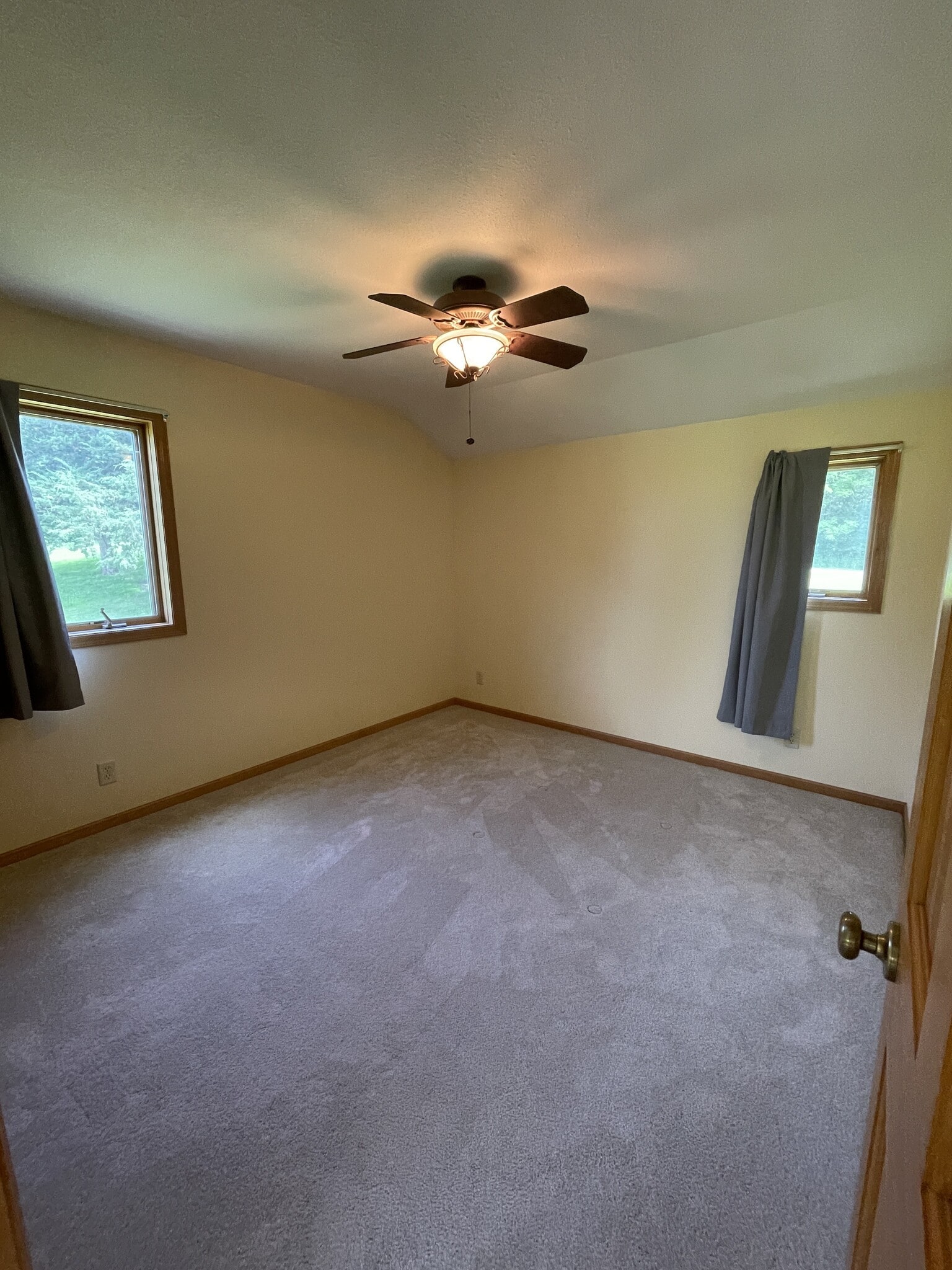 Building Photo - 28690 W Lake Dr