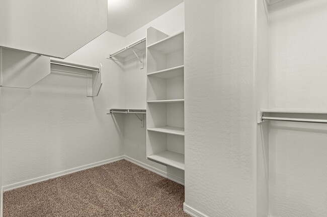 Building Photo - SPACIOUS 4BR/3BA in Peoria!
