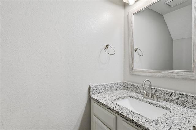 Building Photo - 11 Abbey Rd