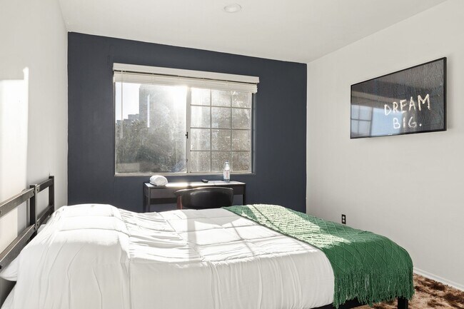 Building Photo - 10777 Ashton Ave