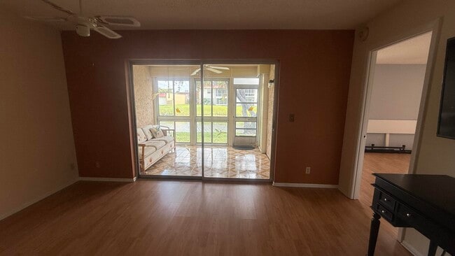 Building Photo - 425 Lake Helen Dr