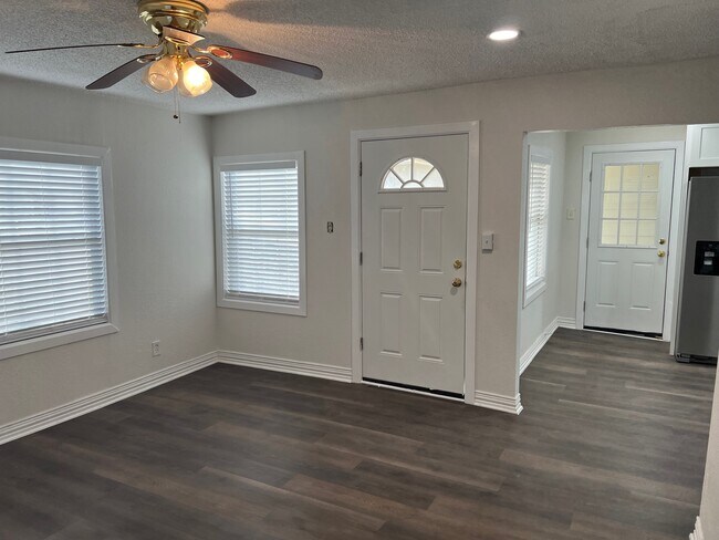 Building Photo - 3715 Dreyfus St