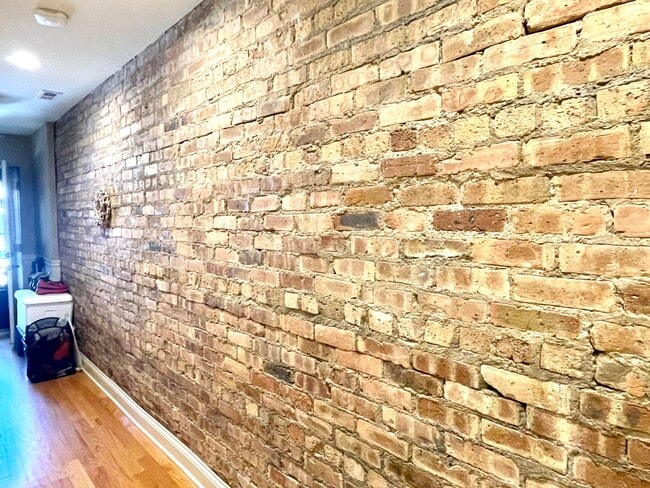 Building Photo - 1520 W Winona St