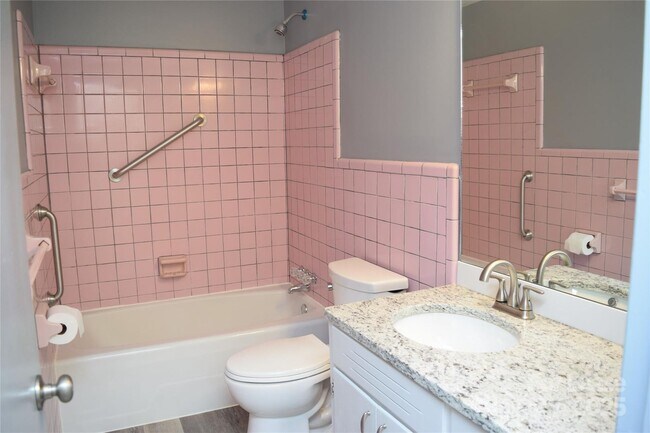 Building Photo - Available July 1st! $1950.00/month