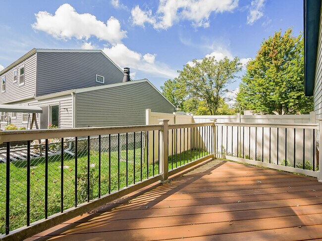 Building Photo - 42195 Park Ridge Rd