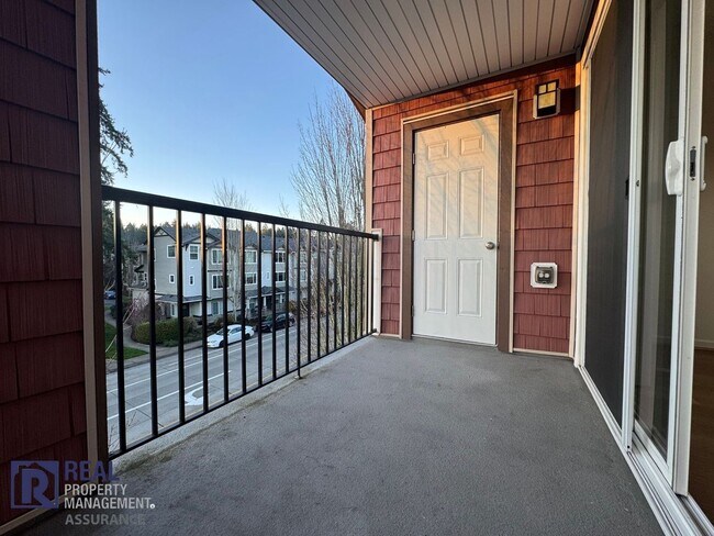 Building Photo - Beautiful 3 Bedroom With Utilities Included! MOVE IN READY!