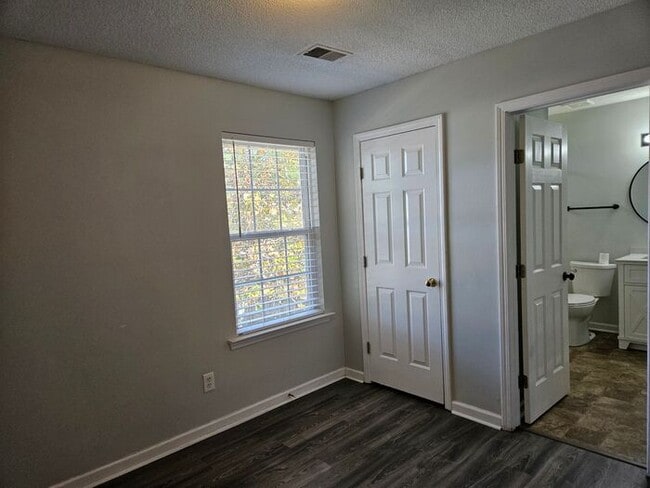 Building Photo - The Oaks at Lake Carolina