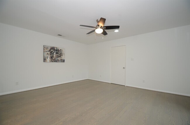 Building Photo - 5524 Beverly Hill St