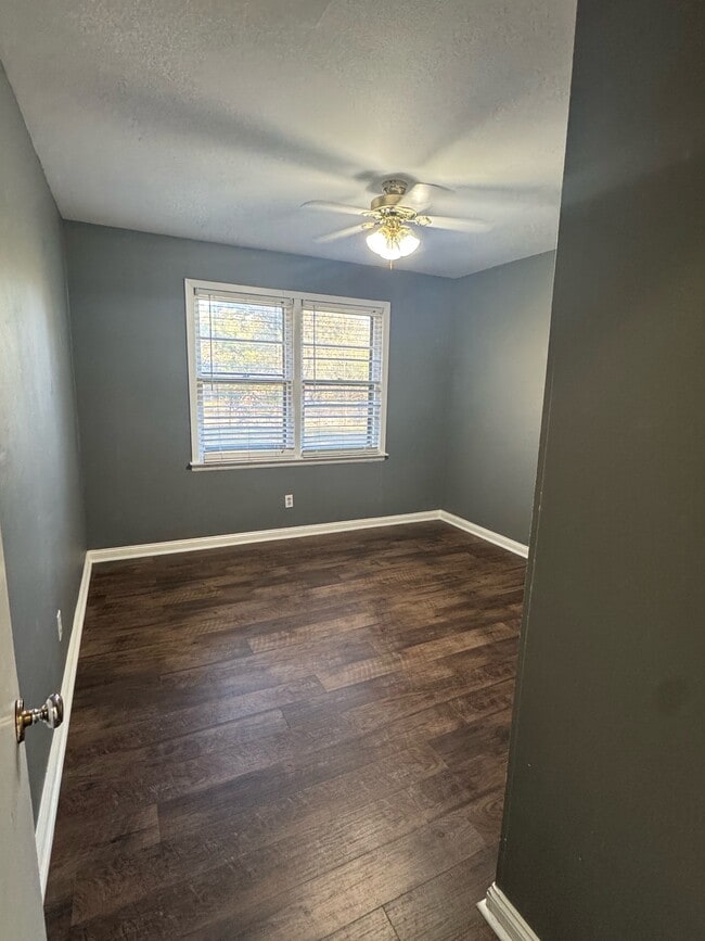 Building Photo - 1504 Lambard Dr