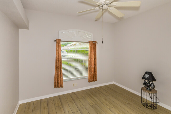 Second Bedroom - 1641 N Shadowview Path