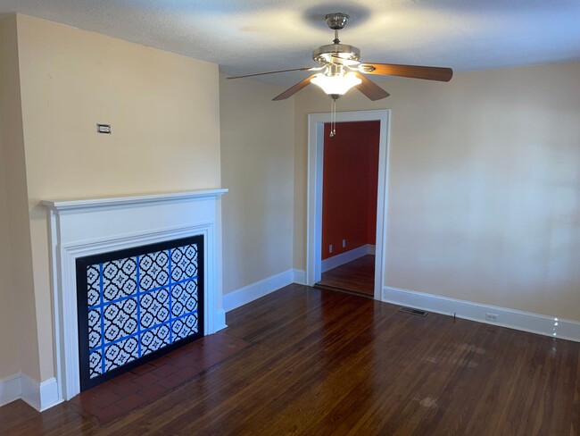 Building Photo - Adorable 2 Bedroom Home in Ashley Park!!