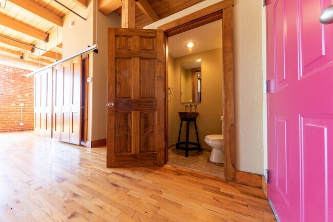 Building Photo - Large One Bedroom One and half bath Loft A...